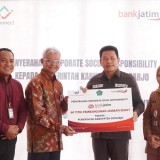 Bank Jatim Serahkan CSR Jamban Sehat ke Pemkab Sidoarjo