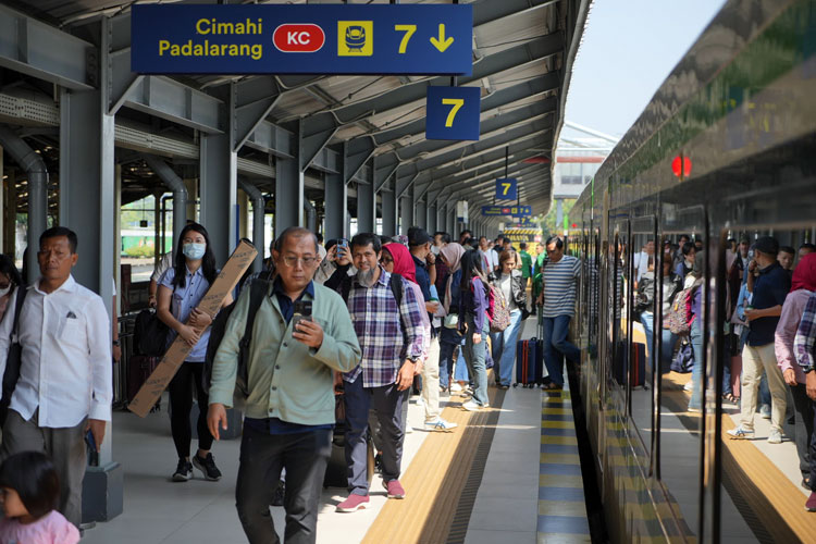 Antisipasi Lonjakan Penumpang, Daop 2 Bandung Operasikan KA Tambahan Lodaya