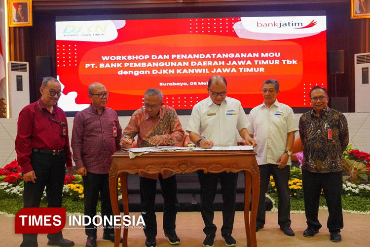 Direktur-Manajemen-Risiko-Bank-Jatim-Eko-Susetyono-a.jpg