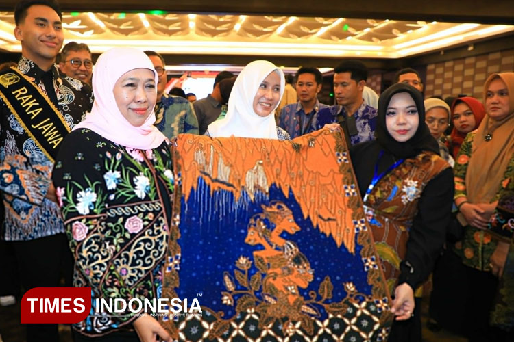 Gubernur Khofifah dalam agenda Misi Dagang dan Investasi Jatim di Balikpapan, Kalimantan Timur, Kamis (8/5/2025). (Foto: Dok.Humas Pemprov Jatim/TIMES Indonesia)