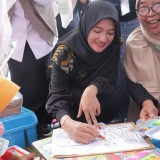 Ning Marisa Warnai Keceriaan Anak di Alun-alun Kota Kraksaan