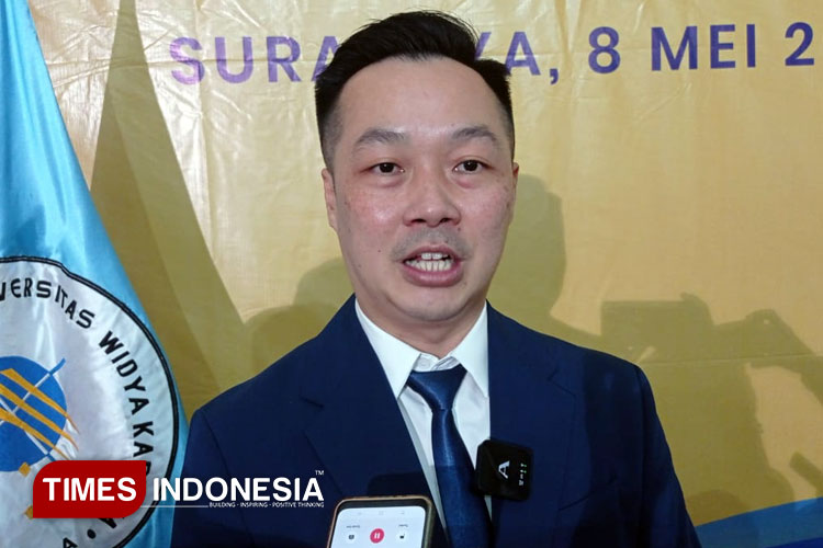 UWIKA Lantik Rektor Termuda Ong Peter Leonardo