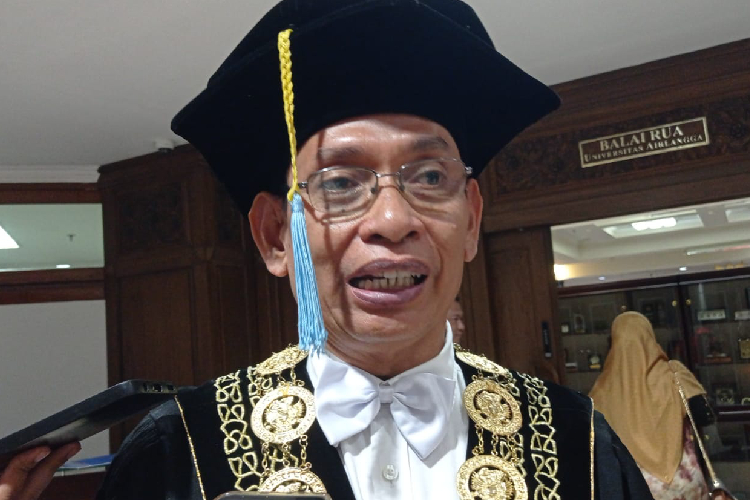 Pengukuhan-lima-guru-besar-Fakultas-Sains-dan-Teknologi-b.jpg