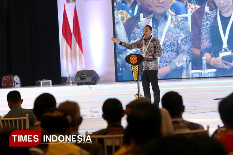 Wali Kota Surabaya Eri Cahyadi saat menyampaikan sambutan dalam pembukaan Munas APEKSI 2025. (Foto: Humas Pemkot Surabaya/TIMES Indonesia)