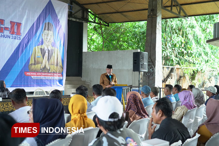Wakil Ketua DPRD Banyuwangi, Michael Edy Hariyanto, SH, MH, saat menggelar reses di Desa Karangbendo, Kecamatan Rogojampi. (Foto: Fazar Dimas/TIMES Indonesia).
