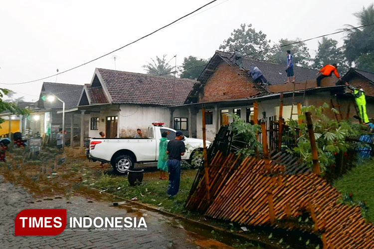 Rumah-Terdampak-Angin-Kencang-di-Malang.jpg