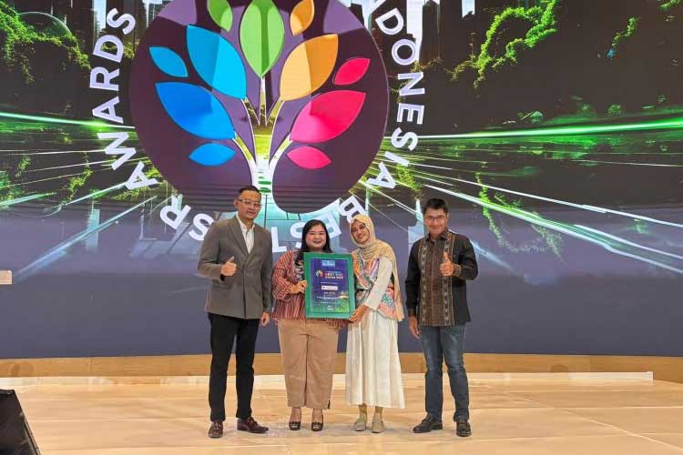Melalui Program “Sehat Bersama VIVA”, VIVA Apotek Raih Penghargaan CSR Terbaik 2025