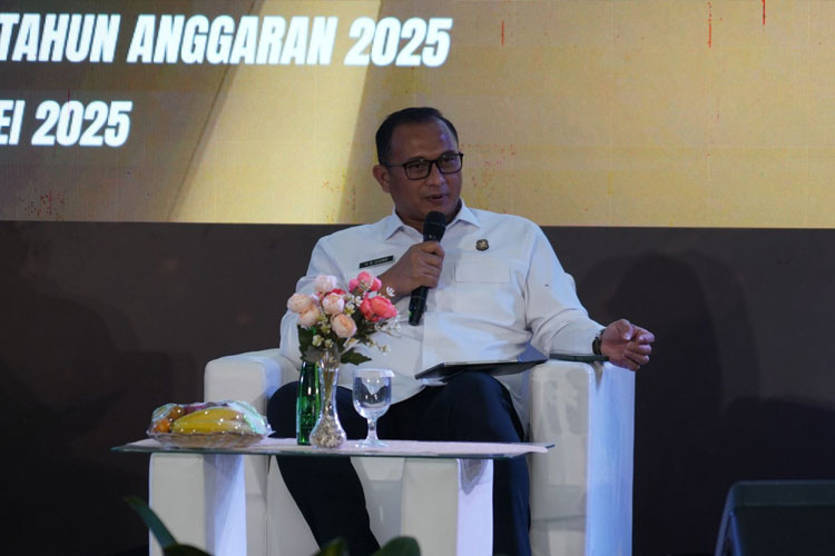 Kombes Pol Yade Setiawan Ujung meluncurkan buku Waspadai The Next Covid. (Foto: Dok. Yade Setiawan Ujung)