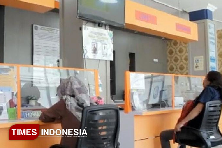 Suasana layanan perizinan di Gedung Jalan Awang Long (Fofo: Kusnadi/TIMES Indonesia)