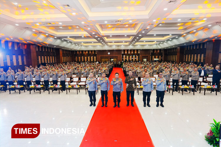 Kapolri-Komitmen-Perkuat-SDM-dan-Slog.jpg
