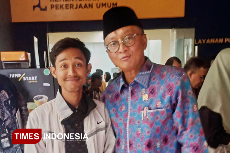 Jurnalis TIMES Indonesia, Moh Ramli bersama Menteri PU, Dody Hanggodo. (FOTO: dok TIMES Indonesia)