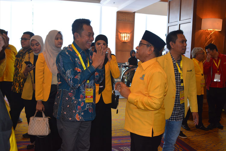Momen Bupati Bondowoso tiba di lokasi Musda Partai Golkar Jawa Timur (FOTO: Dokumen pribadi)