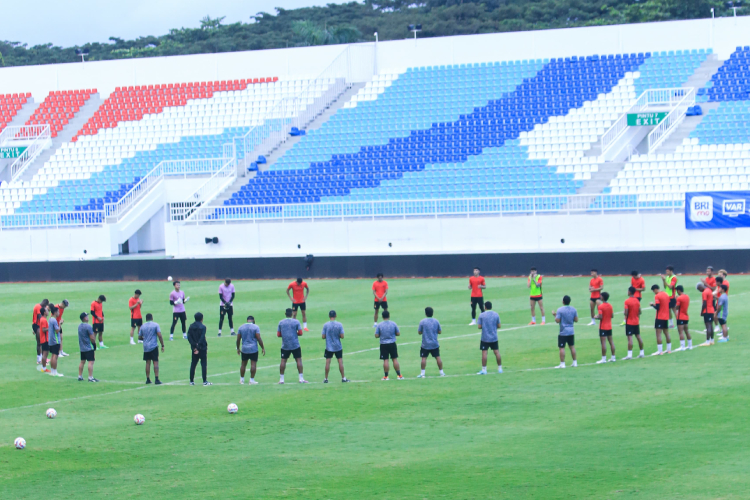 Persik Kediri saat berlatih di Stadion Kanjuruhan (Foto : dok Persik Kediri)