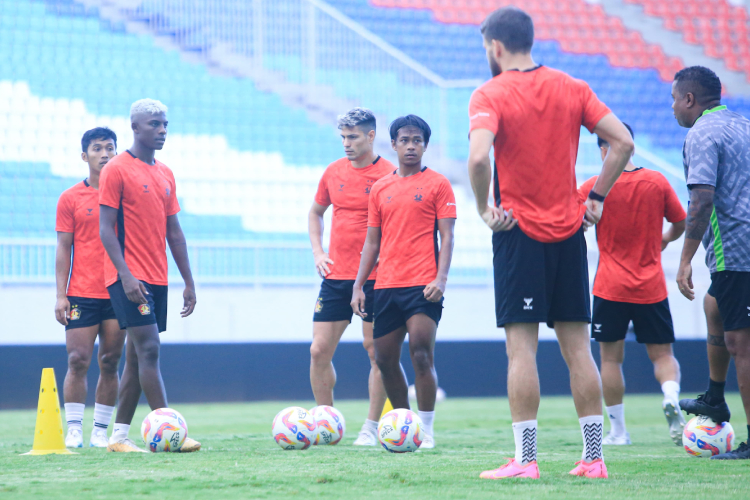 Persik-Kediri-saat-berlatih-di-Stadion-Kanjuruhan-b.jpg