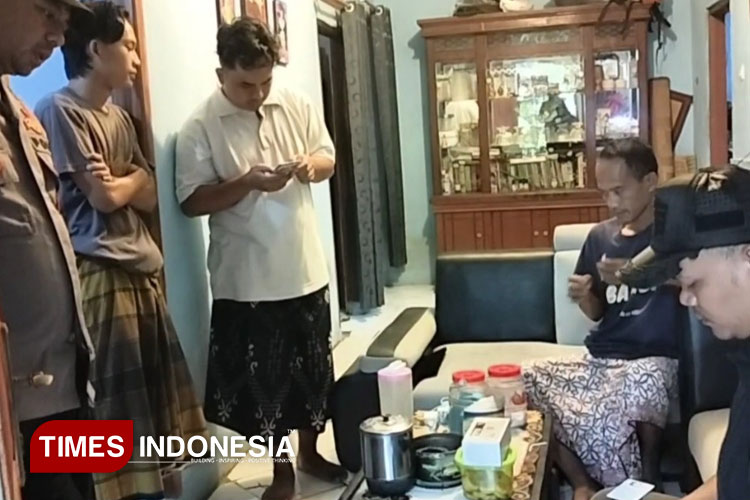 Warga melapor ke pihak berwajib pasca dua rumah di Desa Jati Cianjur dibobol maling. (FOTO: Hasan for TIMES Indonesia)