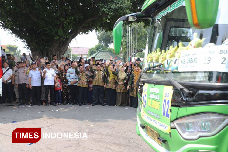 memberangkatkan-calon-jemaah-haji-asal-Jombang.jpg