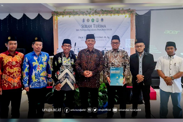 Penyerahan izin operasional Program Magister Studi Islam untuk Unuja Probolinggo (Foto: Suhermanto)