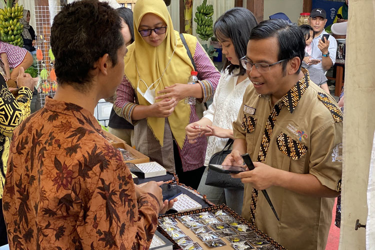 Suasana pembukaan Festival Perak Kotagede 2025 di Kampung Basen, Kotagede, Kota Yogyakarta, Minggu (11/5/2025). (FOTO: Zidniy Husnaya/TIMES Indonesia)