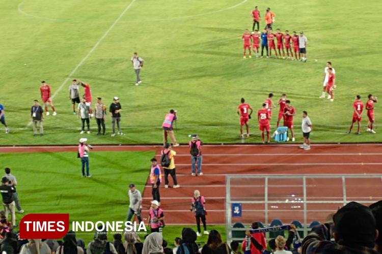 Pemain-Arema-FC-menguasai-bola-B.jpg