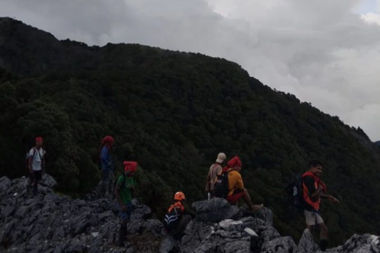 Pendakian Gunung Binaiya dututup karena ada potensi cuaca ekstrem yang membahayakan pendaki. (Foto: Antaranews)