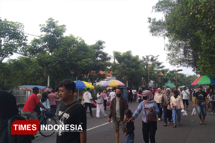 Pengunjung-memanfaatkan-momen-CFD.jpg