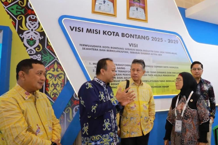 Turut serta dalam Munas APEKSI DPMTSP Bontang Pamerkan potensi investasi Bontang. (Foto: DPMPTSP Bontang)