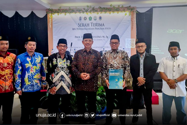 Penyerahan izin operasional Program Magister Studi Islam untuk Unuja Probolinggo (Foto: Suhermanto)