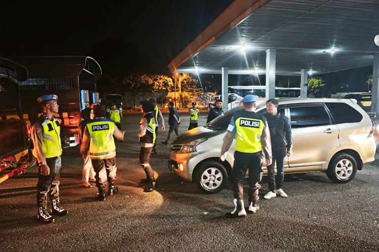 Petugas gabungan saat melakukan patroli skala besar menyasar premanisme. (FOTO: Humas Polres Banjarnegara)