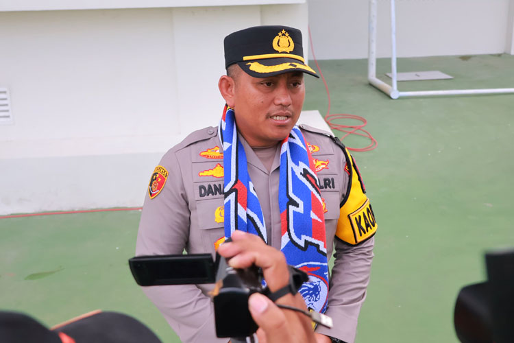 Polisi Buru Oknum Suporter Bikin Ulah Lempar Bus Persik di Kanjuruhan