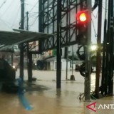 Longsor Timbun Tiga Rumah di Samarinda, Diduga ada Orang Terjebak