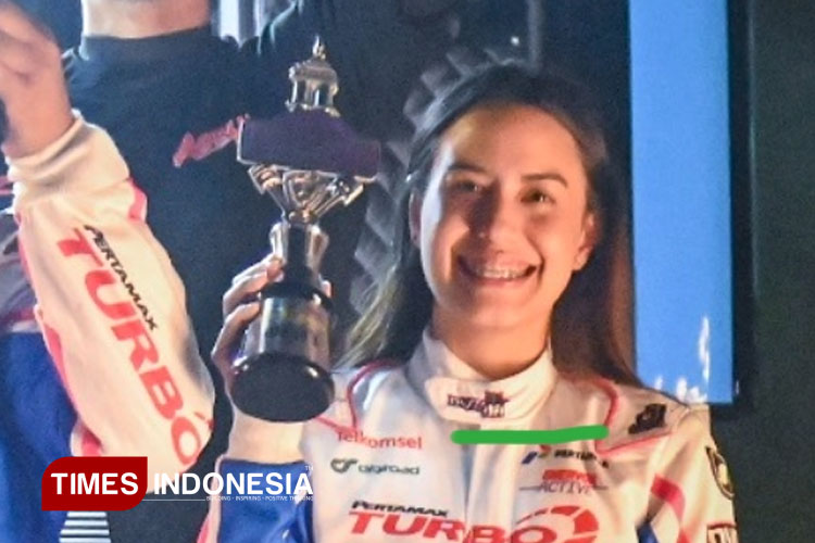 Aksi Heroik di Balik Kemudi, Diva Zahra Pamer Skill di Kejurnas Sprint Rally 2025