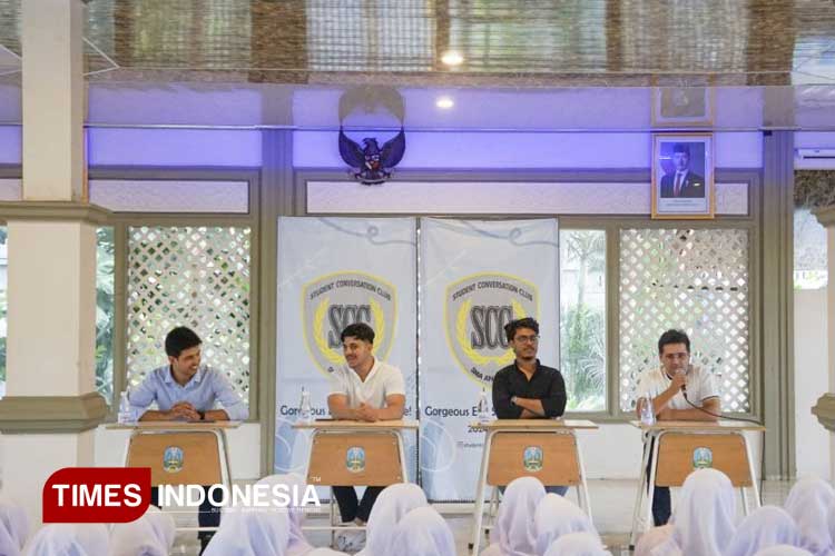 Kegiatan SCC Fun Gathering With Native Speaker. (FOTO: AJP TIMES Indonesia)