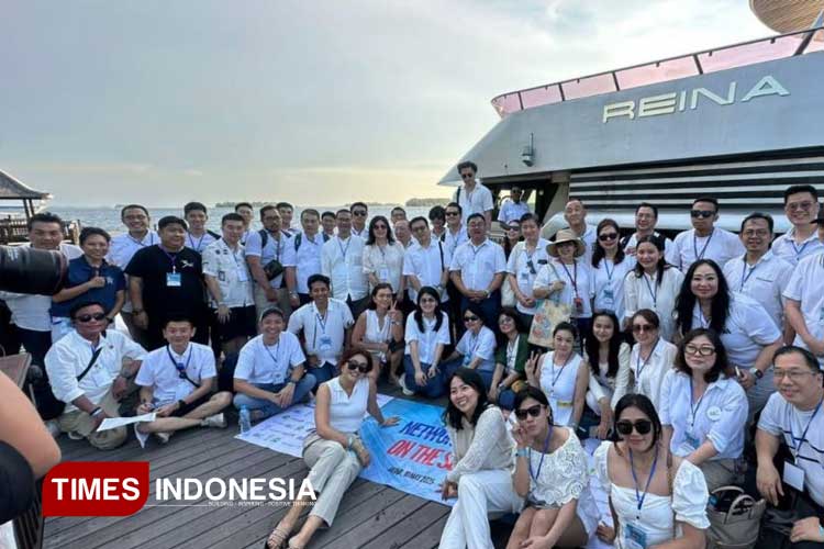 Momen IBC Australia melaksanakan kegiatan Networking on Sea di Pulau Sepa, Kabupaten Kepulauan Seribu, Jakarta. (FOTO: Moh Ramli/TIMES Indonesia)