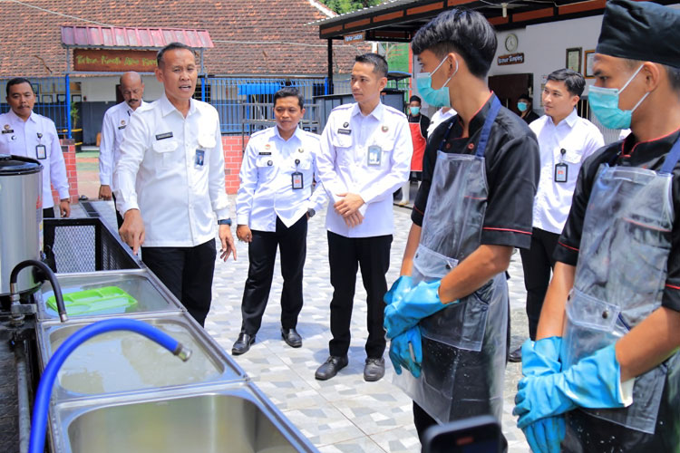 Hari Raya Waisak 2025. Sebanyak 24 Narapidana Terima Remisi di Jawa Timur. (Foto: dok Kanwil Direktorat Jenderal Pemasyarakatan Kementerian Hukum dan HAM Jawa Timur)