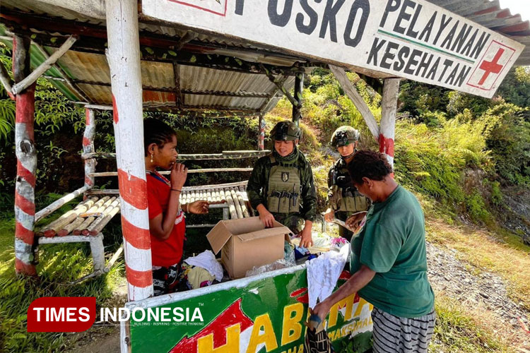 Nasi-Bungkus-kepada-warga-Sugapa-3.jpg