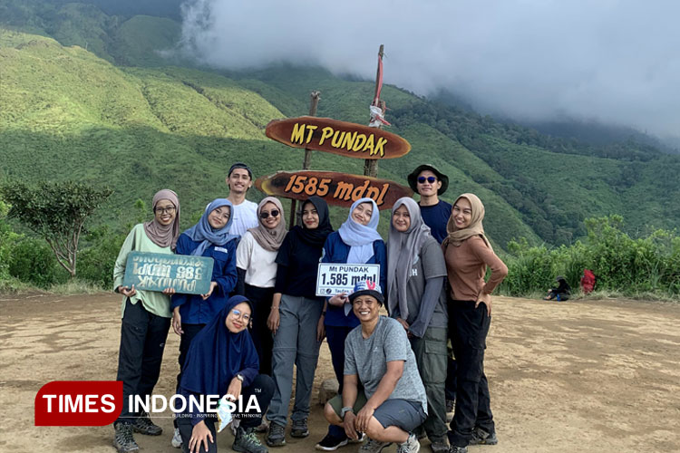 Menyibak Pesona Puncak Bukit Pundak, Cocok Buat Pendaki Pemula