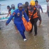 Pemancing Terseret Ombak, Ditemukan Mengapung di Pantai Lenggoksono