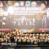 Polres Mojokerto Kota dan Komunitas Lokal Nobar Sayap-Sayap Patah 2