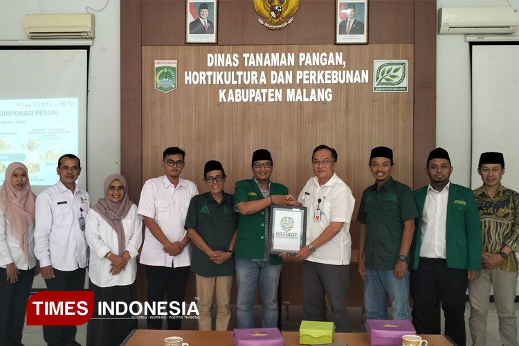 Instruktur Kaderisasi GP Ansor Jatim bersama Dinas TPHP Kabupaten Malang usai audiensi persiapan pelatihan kader petani melenial, Rabu (14/05/2025). (Foto: Hainor Rahman/TIMES Indonesia).
