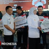 Gubernur Khofifah Salurkan Bansos Rp3,9 Miliar di Ponorogo