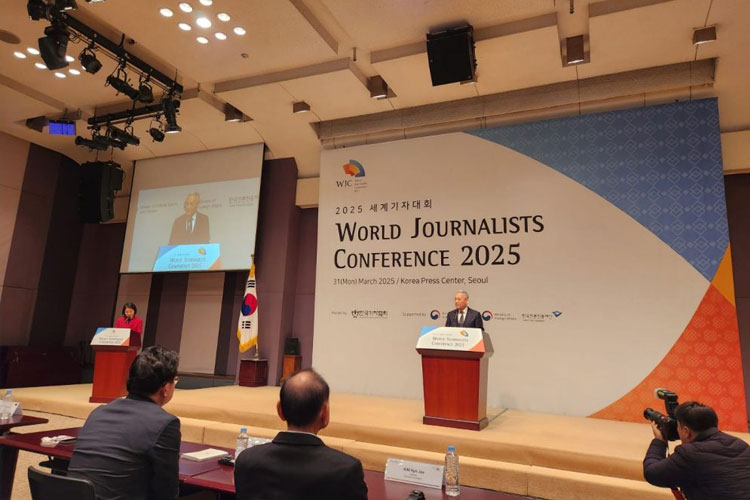 Pembicara saat konferensi wartawan dunia. (FOTO: ist)