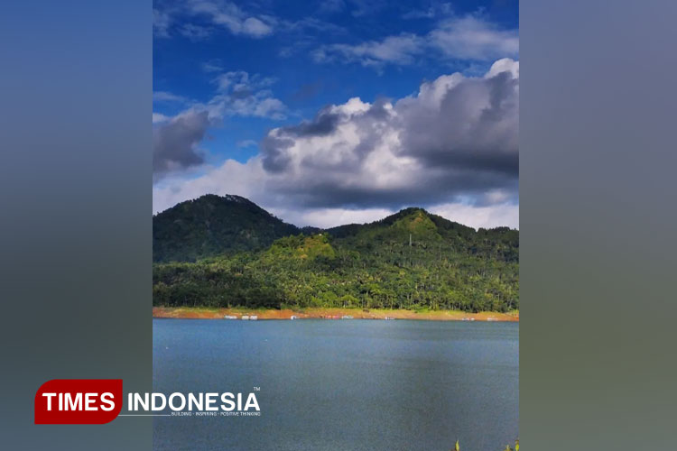 Langit-biru-dan-hamparan.jpg