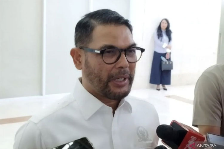 Anggota Komisi III DPR RI Nasir Djamil di Kompleks Parlemen, Jakarta, Kamis (21/11/2024). ANTARA