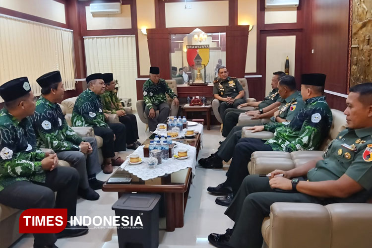 Audiensi dengan Pangdam V Brawijaya, IPI Usulkan Santri Bisa Jadi TNI
