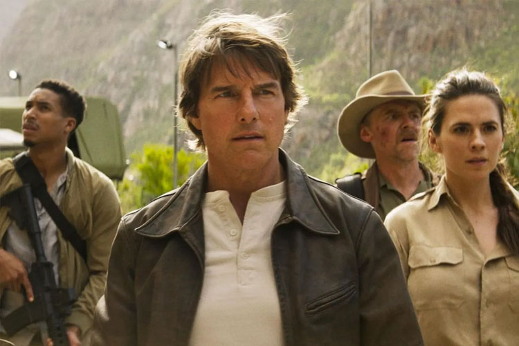 Aktor Tom Cruise (dua kiri) dalam cuplikan adegan di film