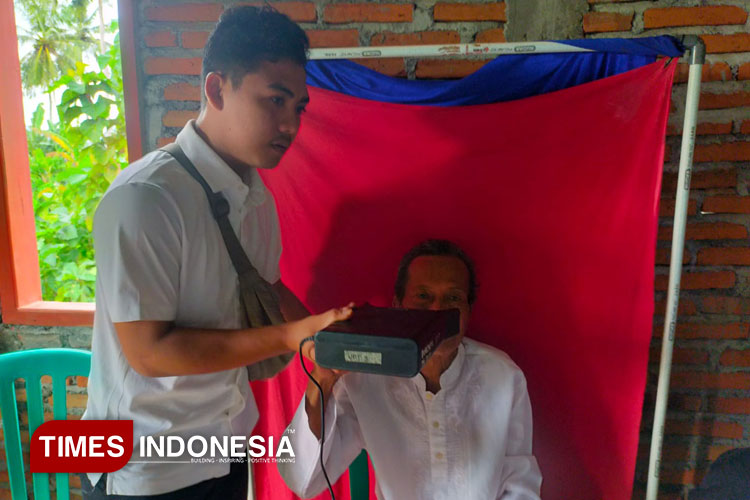 Suasana kegiatan pelayanan administrasi kependudukan (adminduk) di Desa Persiapan Belongas, Kecamatan Sekotong, Lombok Barat. (FOTO: Dinas Dukcapil Lombok Barat for TIMES Indonesia)