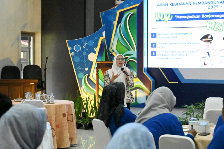 Bupati-Banjarnegara-dr-Amalia-Desiana-c.jpg