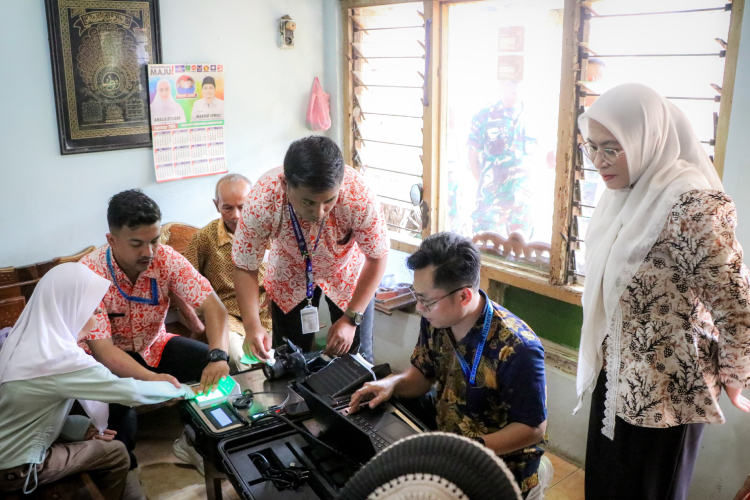 Dindukcapil Banjarnegara Fasilitasi Perekaman KTP-el bagi Disabilitas, ODGJ, dan Lansia