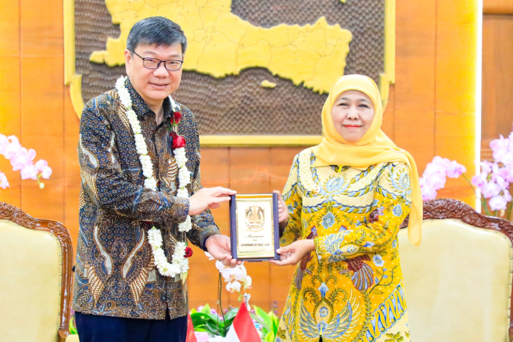 Gubernur-Khofifah-b-3.jpg