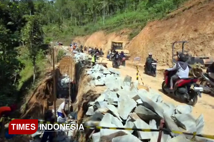 Progres Signifikan: 32 Kilometer Jalan Provinsi di Pacitan Rampung Dibenahi pada 2025